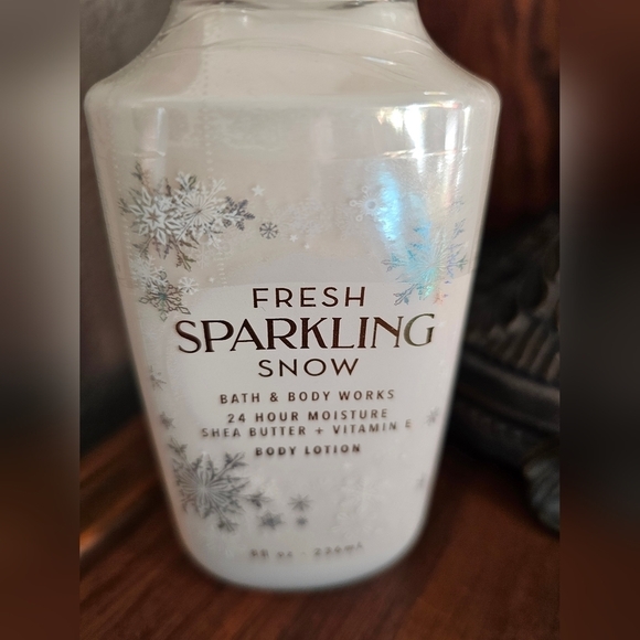 New Bath & Body Works Fresh Sparkling Snow Body Lotion - Picture 2 of 4